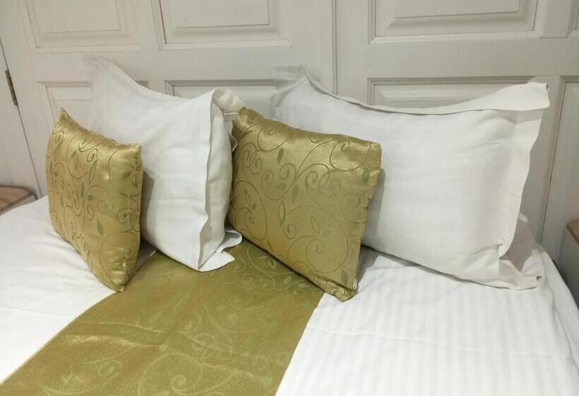 בית מלון כפרי Rhc Royal