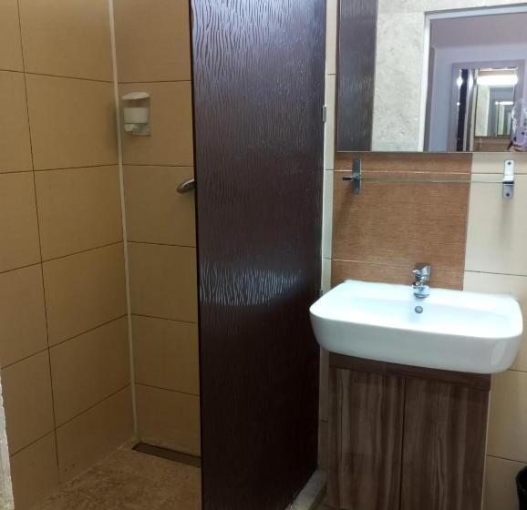 בית מלון כפרי Rhc Royal