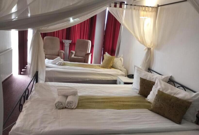 בית מלון כפרי Rhc Royal