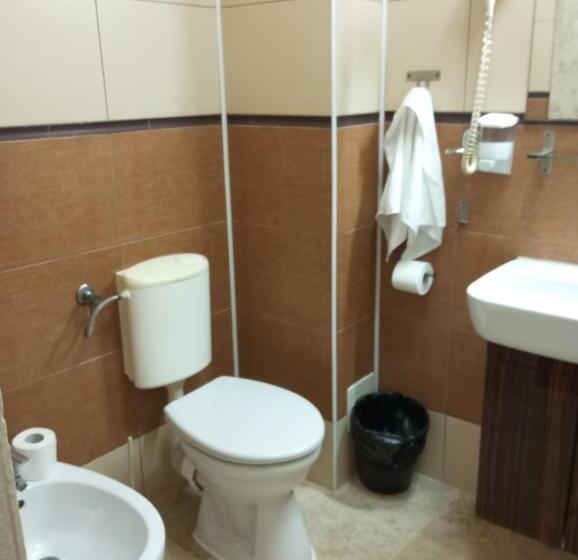 בית מלון כפרי Rhc Royal