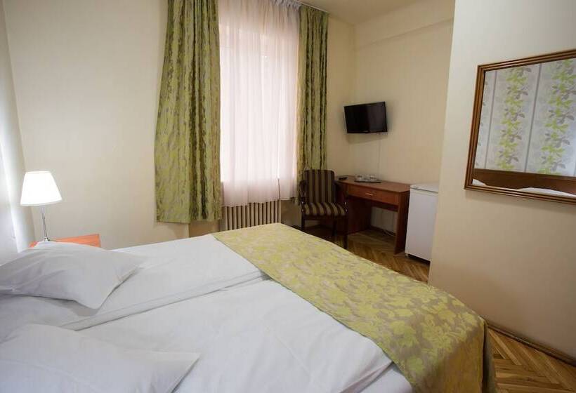 ホテル Rina Cerbul