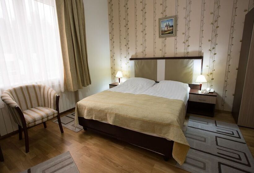 ホテル Rina Cerbul