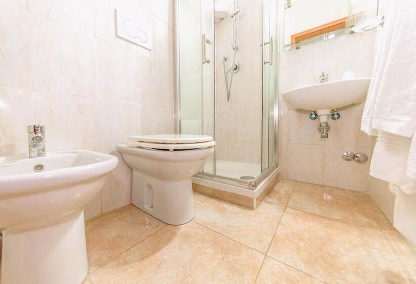 پانسیون Downtown Accommodation