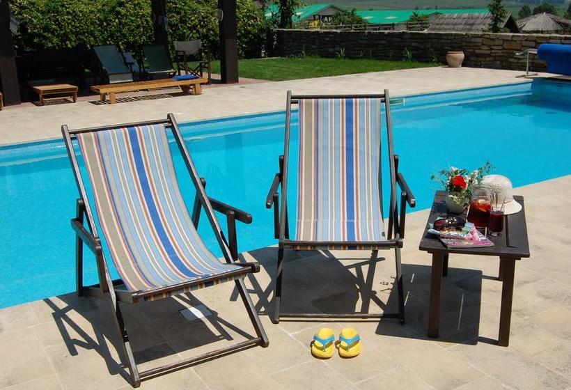 إقامة Country Club La Mesteceni