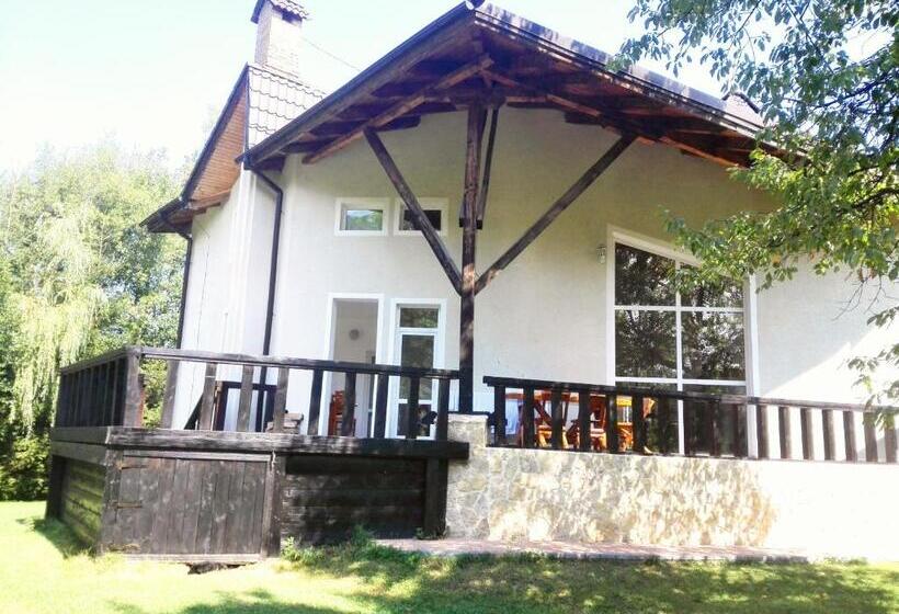 منتجع Vila Carpathia