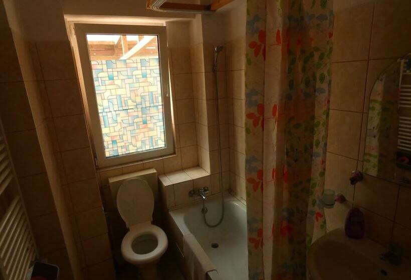 Taxi Hostel