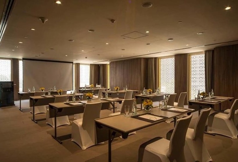 Voco Doha West Bay Suites, An Ihg