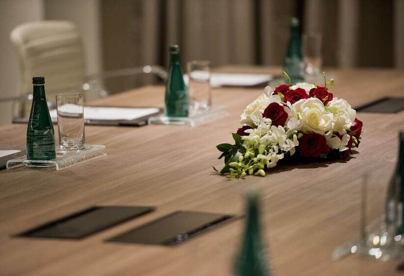 Voco Doha West Bay Suites, An Ihg