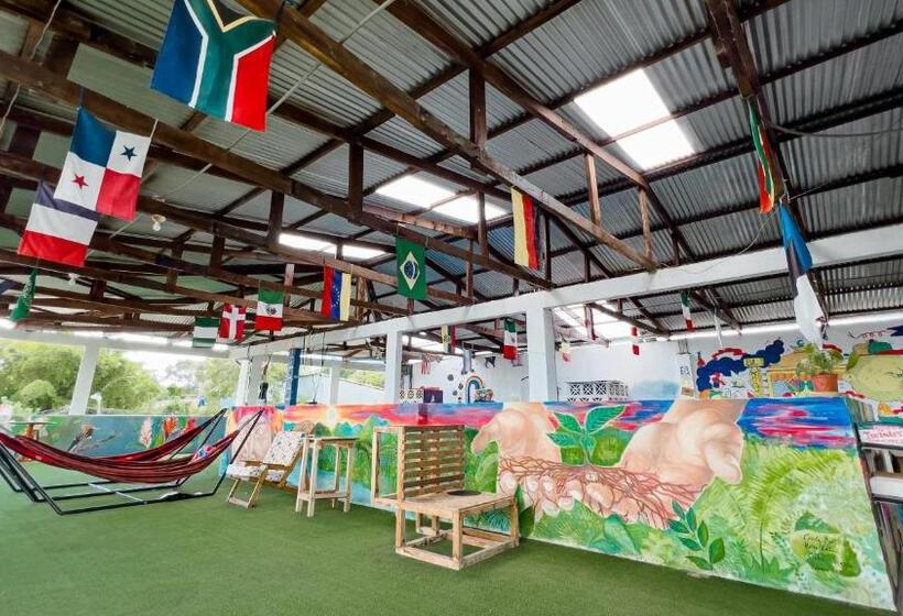 Общежитие El Mural Backpackers