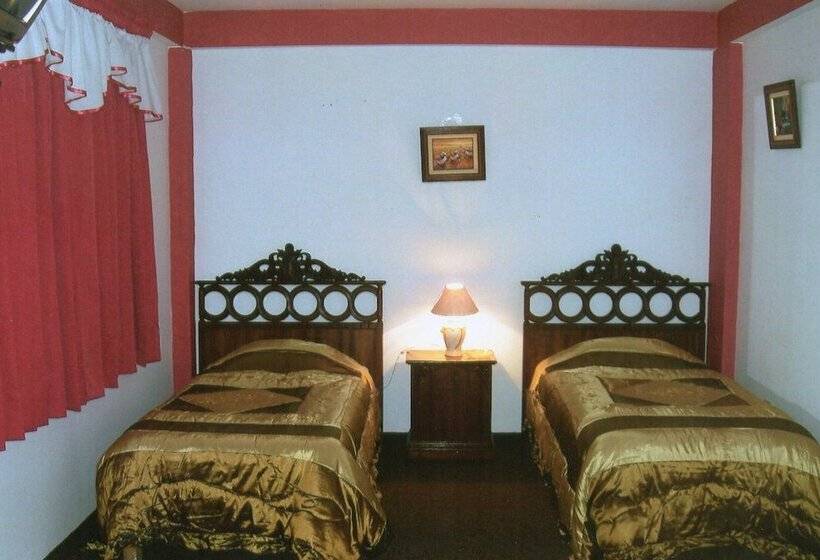 Общежитие Hostal Turístico Eiffel