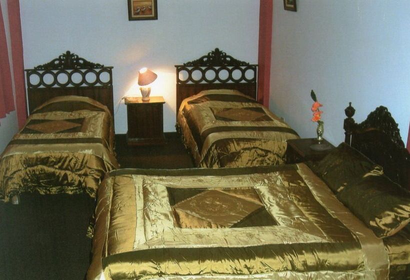 Общежитие Hostal Turístico Eiffel