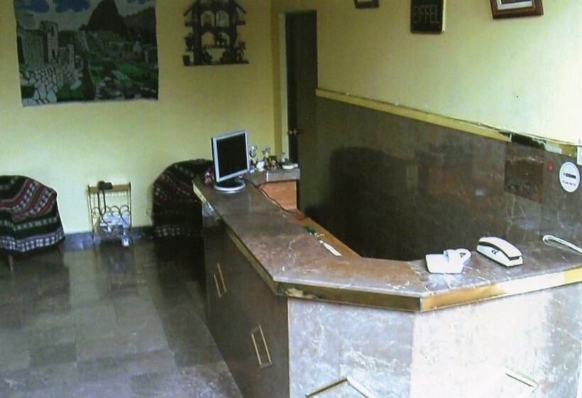 Общежитие Hostal Turístico Eiffel