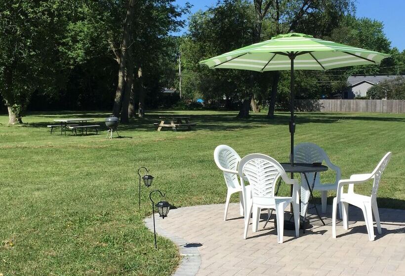 هتل Geneva Wells Inn