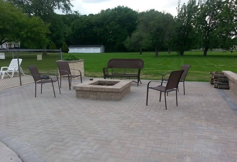 Отель Geneva Wells Inn