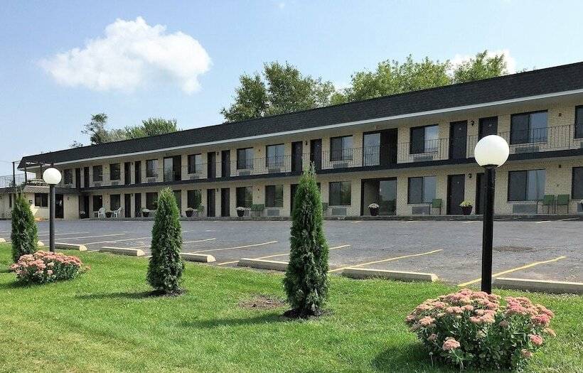 هتل Geneva Wells Inn