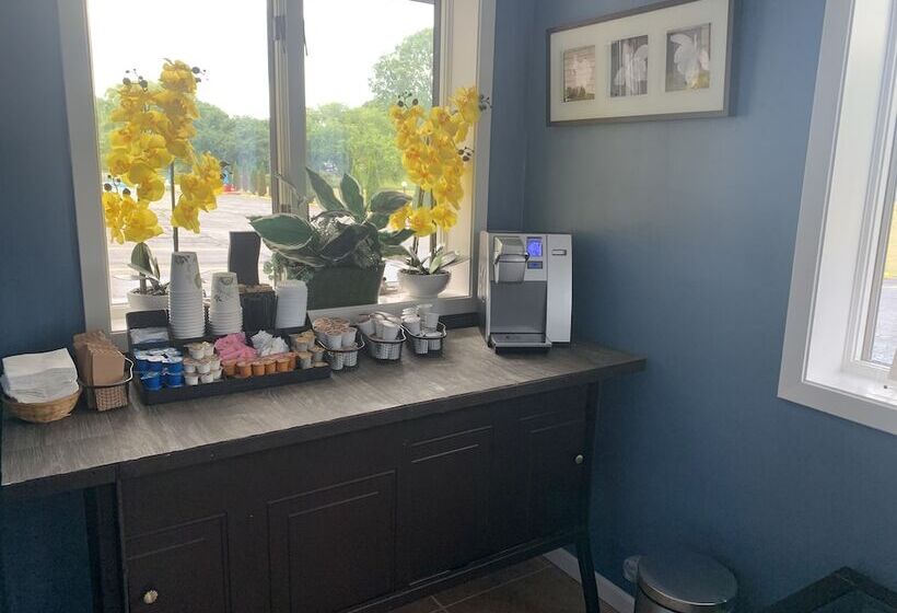 Отель Geneva Wells Inn