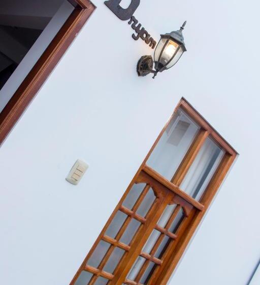 בית מלון כפרי & Bungalows Villa Valencia