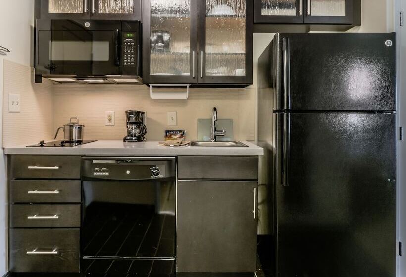 هتل Candlewood Suites Hartford Downtown By Ihg