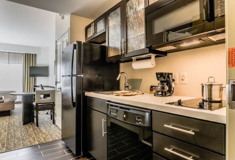 هتل Candlewood Suites Hartford Downtown By Ihg