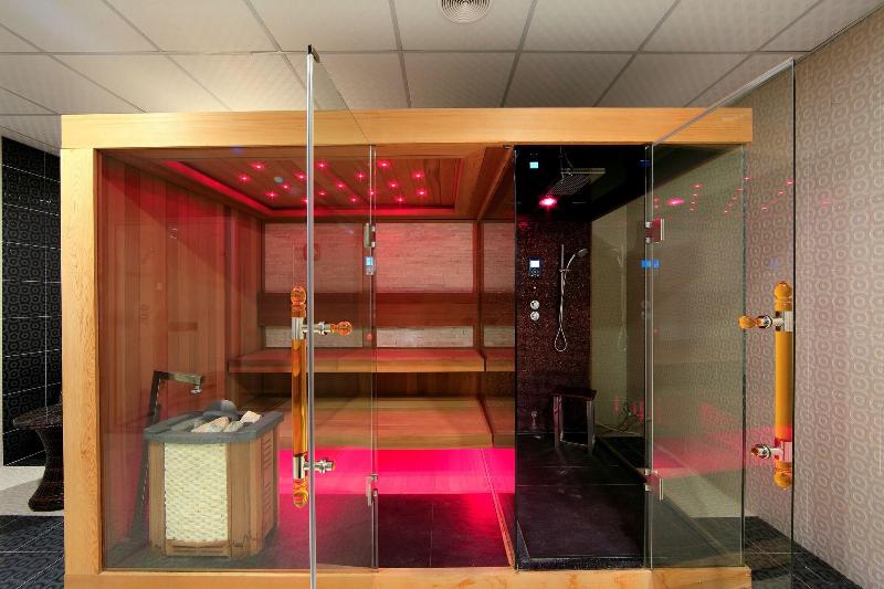 هتل Damas International