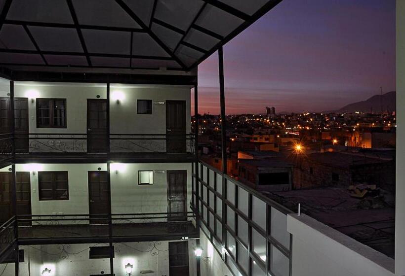 בית מלון כפרי Es Riviera Mansion