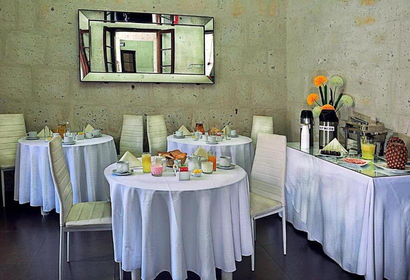 בית מלון כפרי Es Riviera Mansion