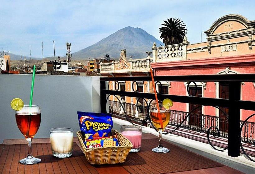 בית מלון כפרי Es Riviera Mansion