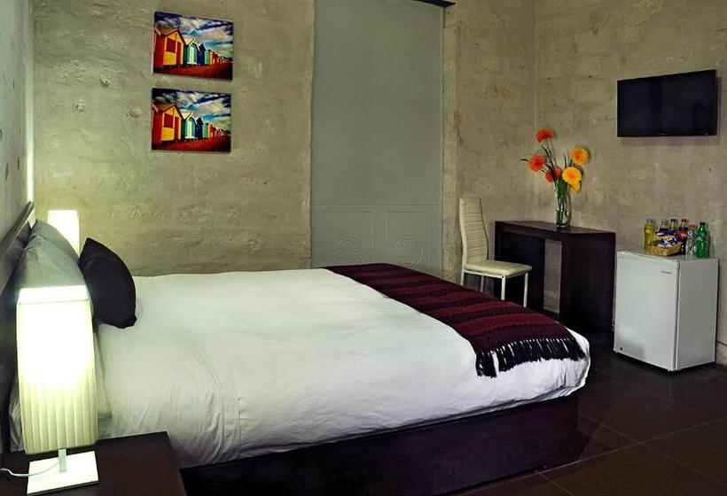 בית מלון כפרי Es Riviera Mansion