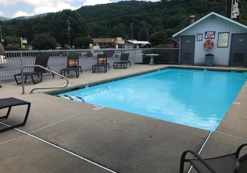 Отель Four Seasons Inn