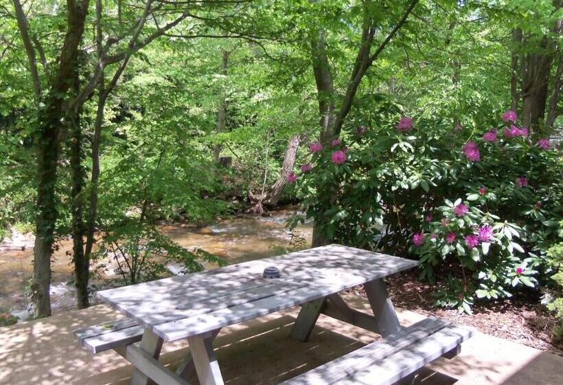 Отель Four Seasons Inn