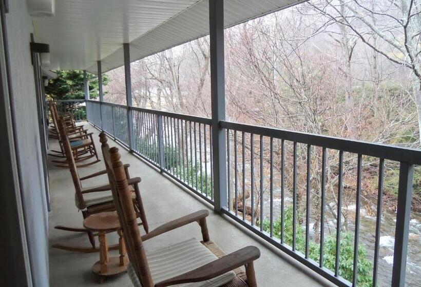 Отель Four Seasons Inn