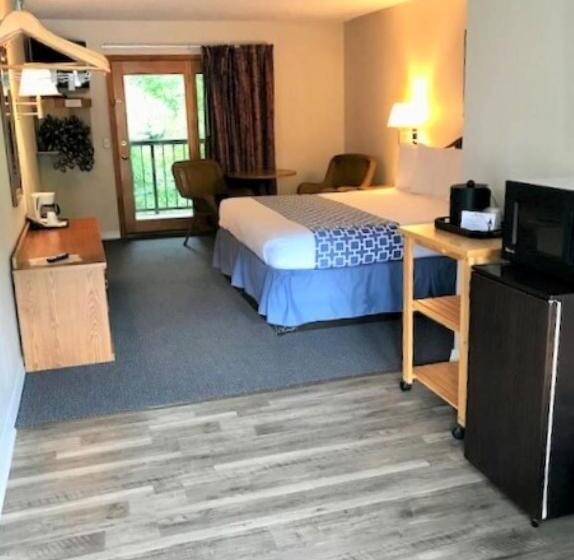 Отель Four Seasons Inn