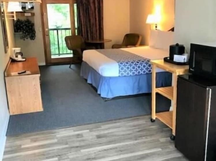 Отель Four Seasons Inn