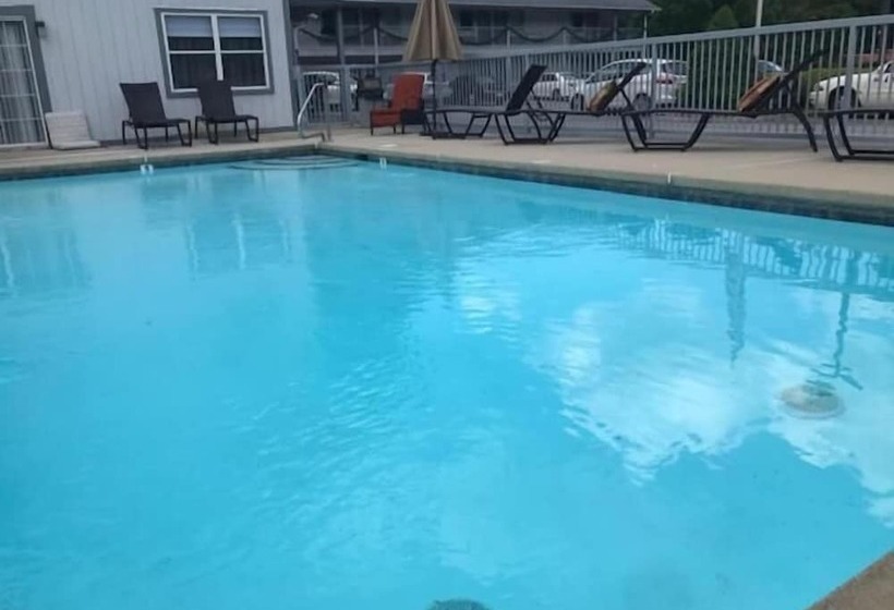 Отель Four Seasons Inn