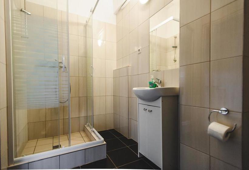 Отель Good Bye Lenin Revolution Krakow - Hostel