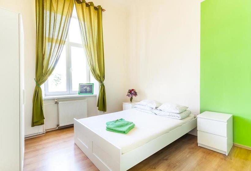 Отель Good Bye Lenin Revolution Krakow - Hostel