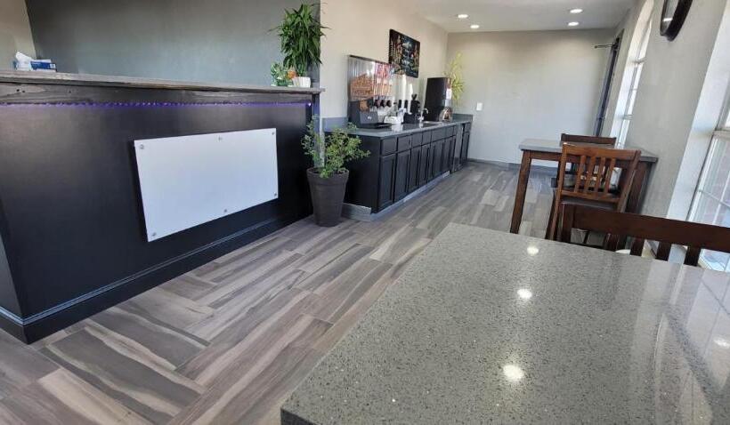 فندق Green Country Inn