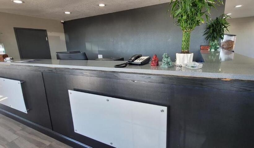 فندق Green Country Inn