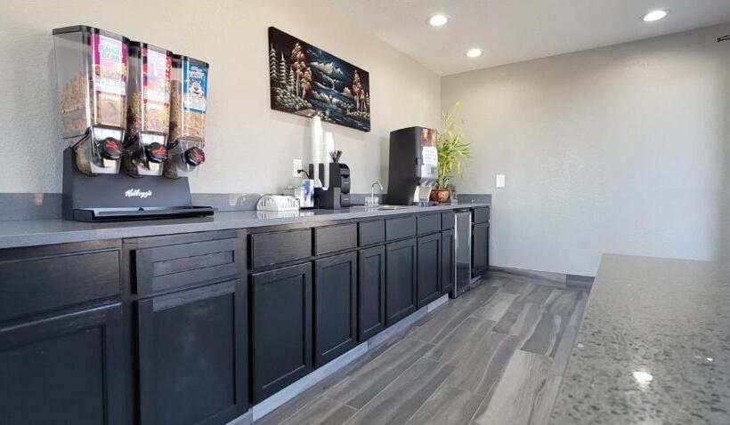 فندق Green Country Inn