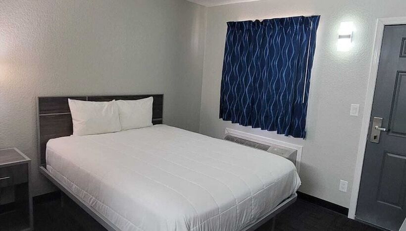 فندق Green Country Inn