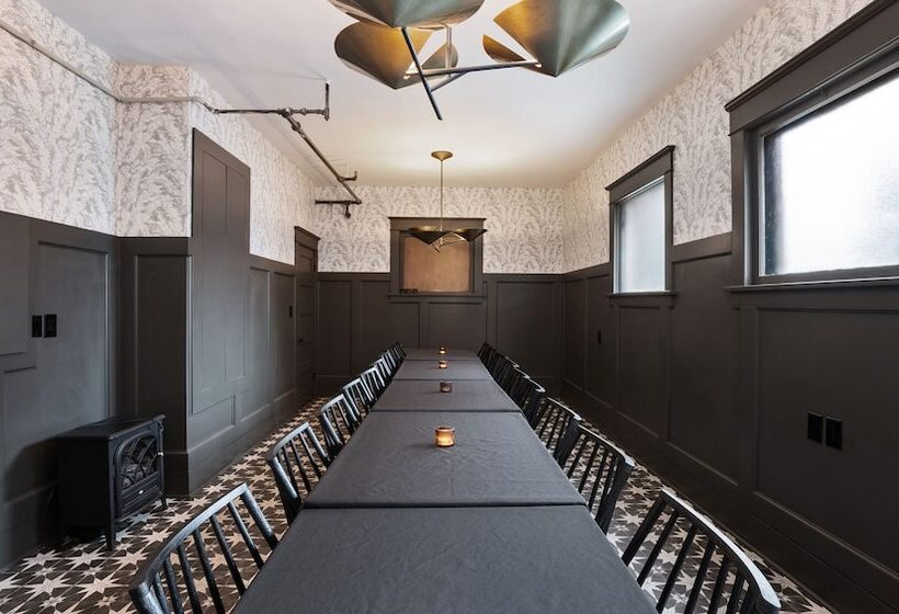 Отель Greenbriar Inn