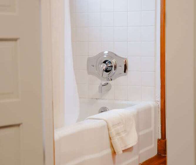 فندق Greenbriar Inn