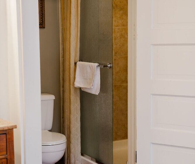 فندق Greenbriar Inn