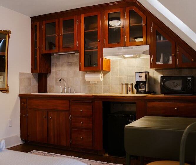 فندق Greenbriar Inn