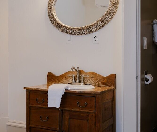 فندق Greenbriar Inn