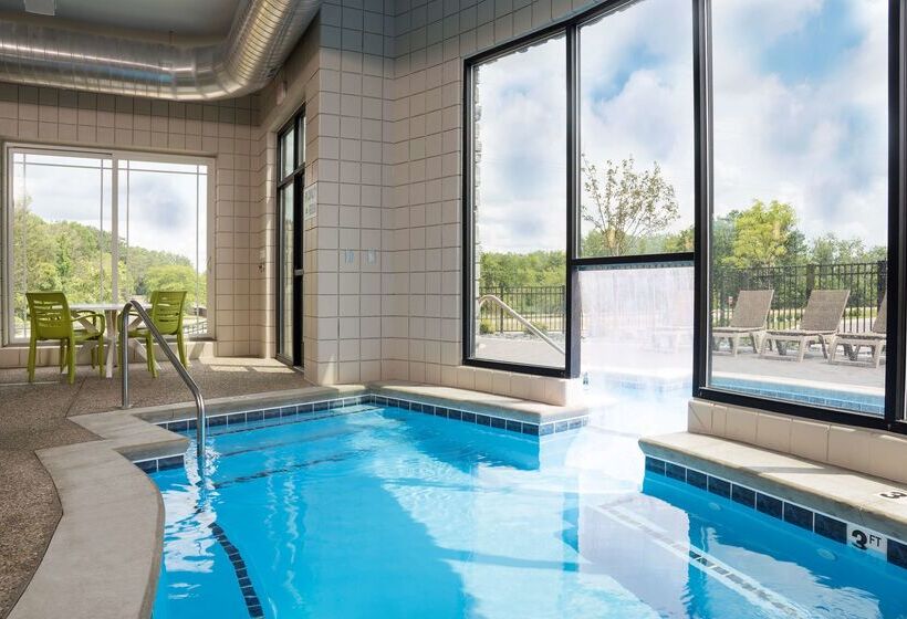 هتل Hilton Garden Inn Grand Rapids East