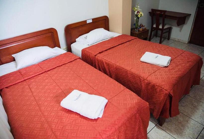 Отель Jorge Chavez