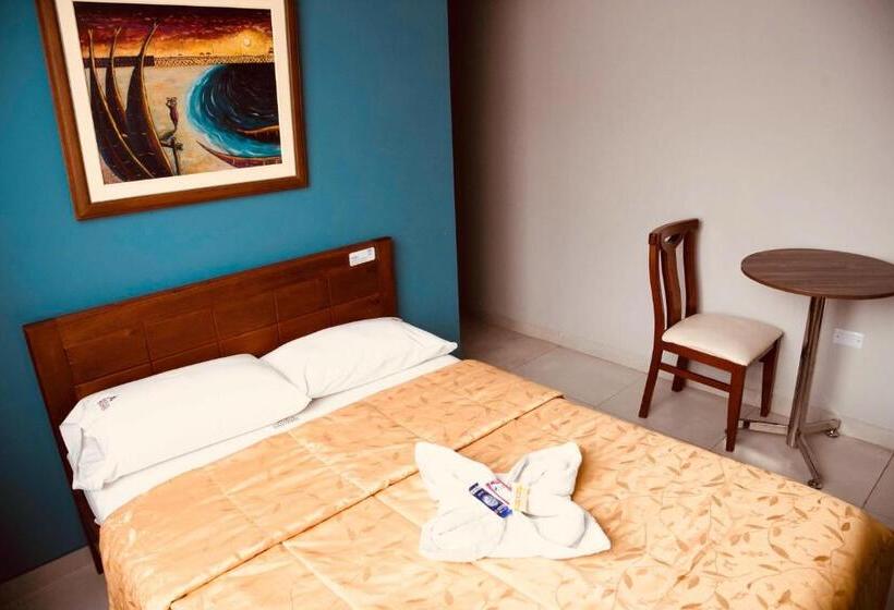 Отель Jorge Chavez