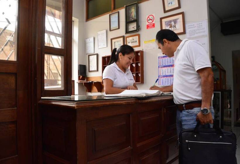 Отель Jorge Chavez