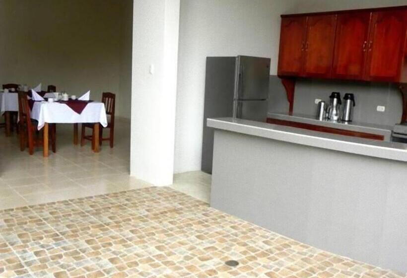 هتل Jose Antonios Inn